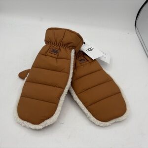 NWT UGG Women's AW Uggfluff Mitten Cozy and Stylish Winter Small Medium